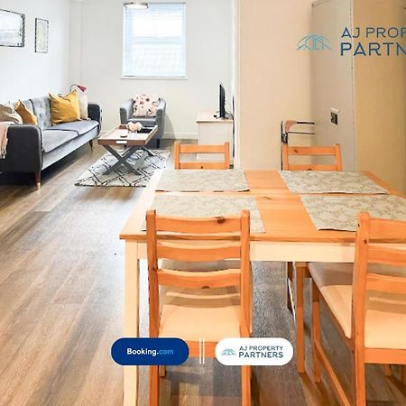 Premium Offer L Last-Minute Escape L Aj Properties L High Street Cheltenham L Parking L Ideal For Short Or Long Stays - Town Centre Apartment, 4 Beds, 1 Bathroom Экстерьер фото