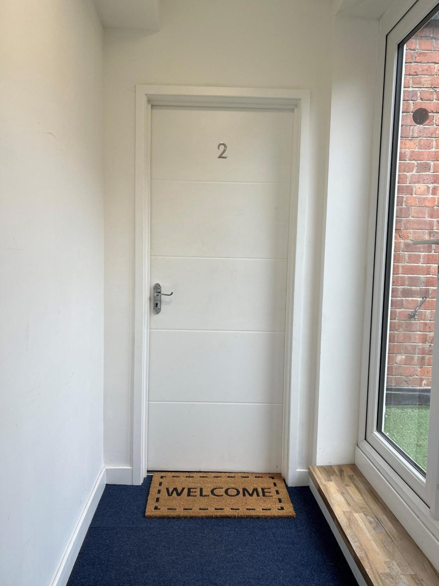 Premium Offer L Last-Minute Escape L Aj Properties L High Street Cheltenham L Parking L Ideal For Short Or Long Stays - Town Centre Apartment, 4 Beds, 1 Bathroom Экстерьер фото