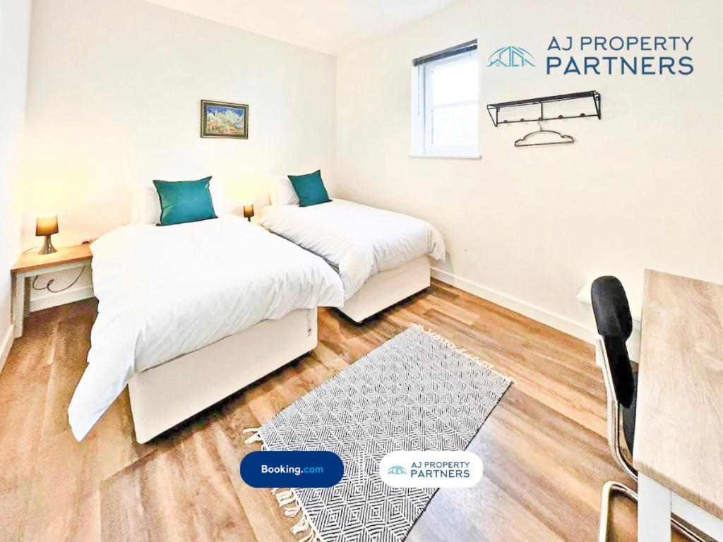 Premium Offer L Last-Minute Escape L Aj Properties L High Street Cheltenham L Parking L Ideal For Short Or Long Stays - Town Centre Apartment, 4 Beds, 1 Bathroom Экстерьер фото