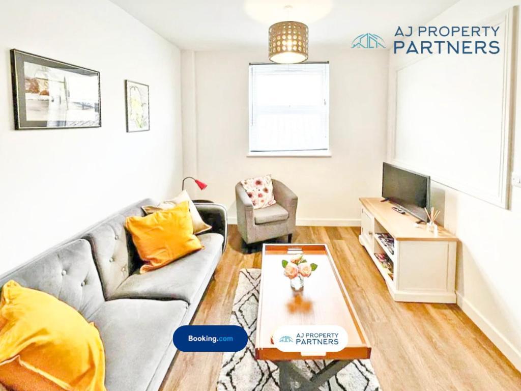 Premium Offer L Last-Minute Escape L Aj Properties L High Street Cheltenham L Parking L Ideal For Short Or Long Stays - Town Centre Apartment, 4 Beds, 1 Bathroom Экстерьер фото